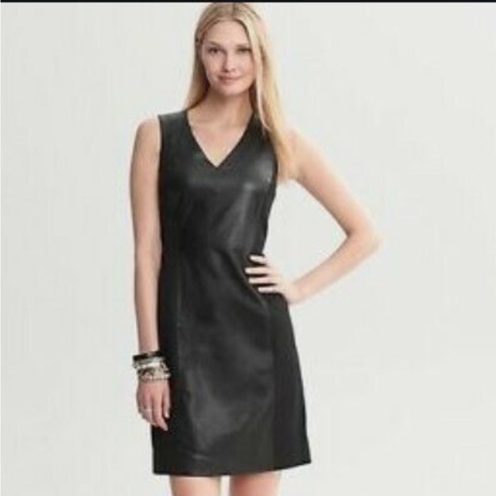 Banana Republic Black V-Neck Sleeveless Sheath Dress